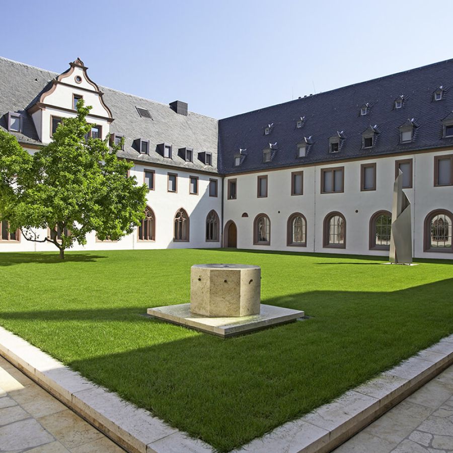 Innenhof im Exerzitienhaus Himmelspforten
