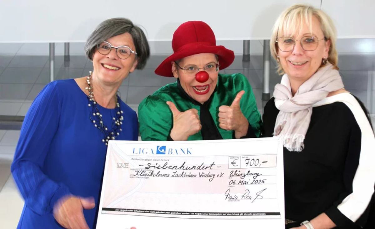 Scheckübergabe an einen Klinikclown